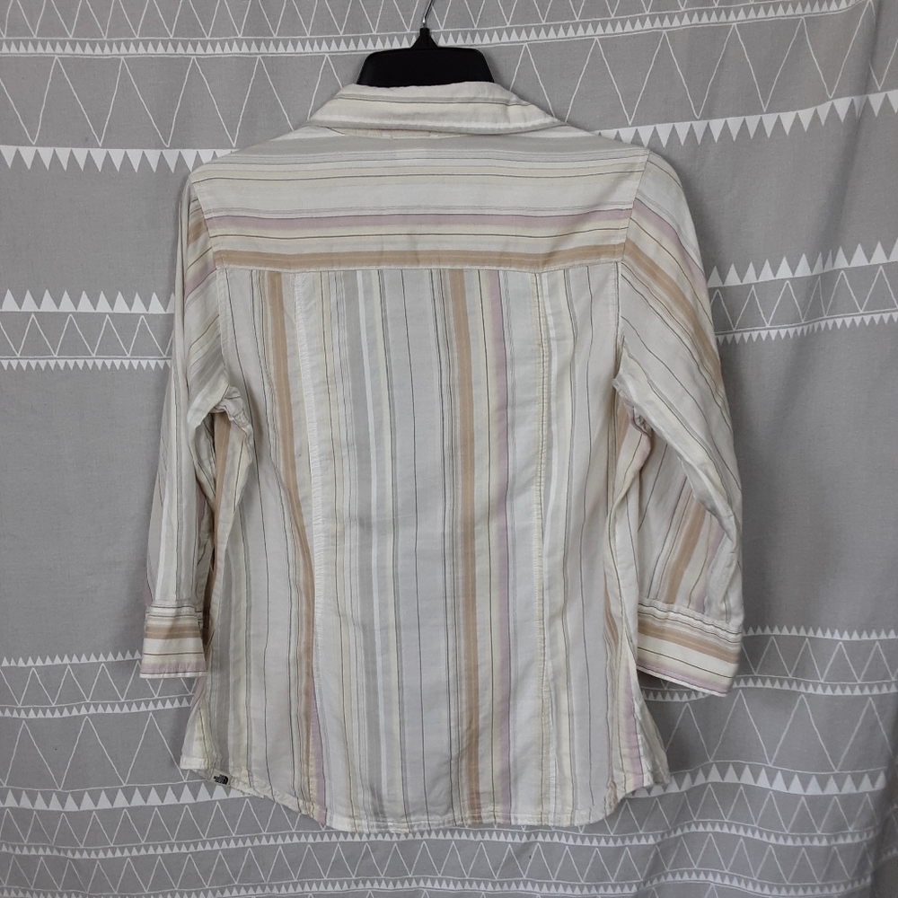 North Face Snap Button Down - Picture 2 of 9